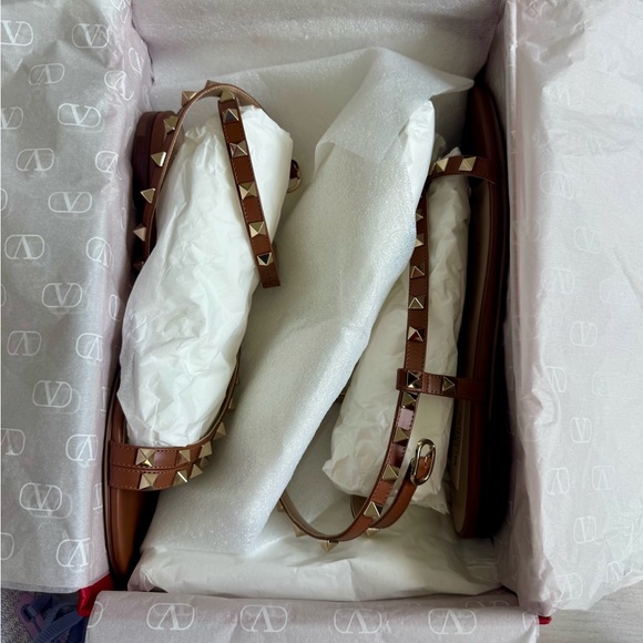 BRAND NEW Valentino Garavani RockStud Brown Sandals - Picture 2 of 9